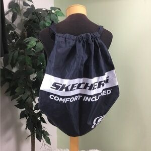 SKETCHERS navy blue and white lightweight back Sak